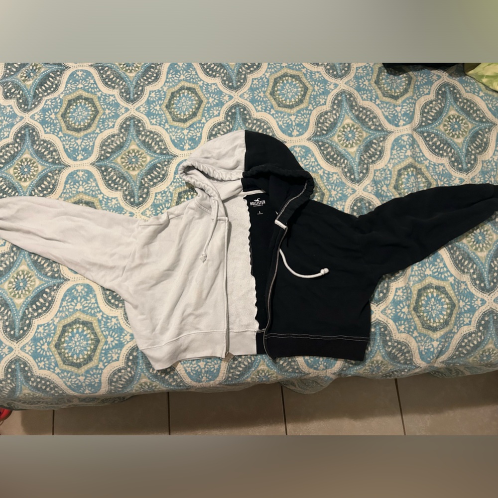 Hollister Half White Half Black XS cropped Hoodie